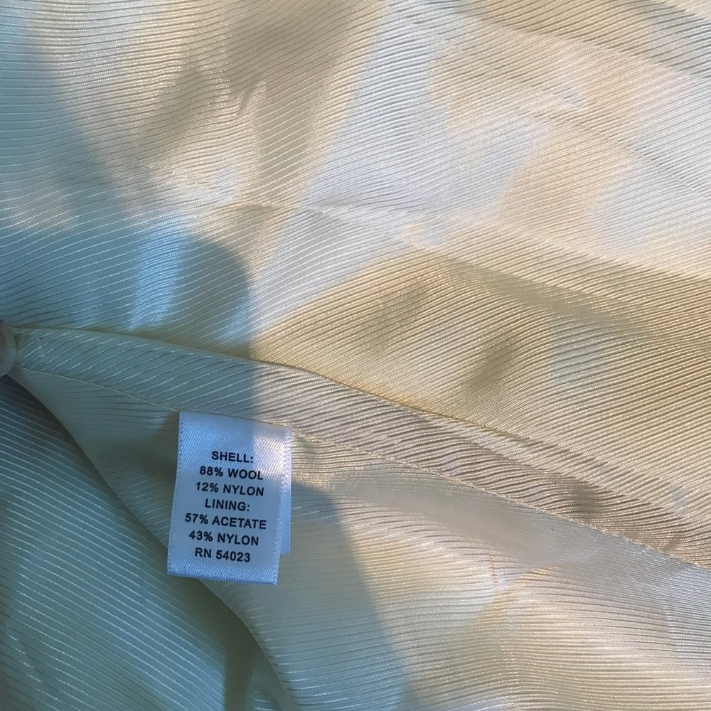 Off white wool pea coat from Banana Republic - Picture 5 of 7